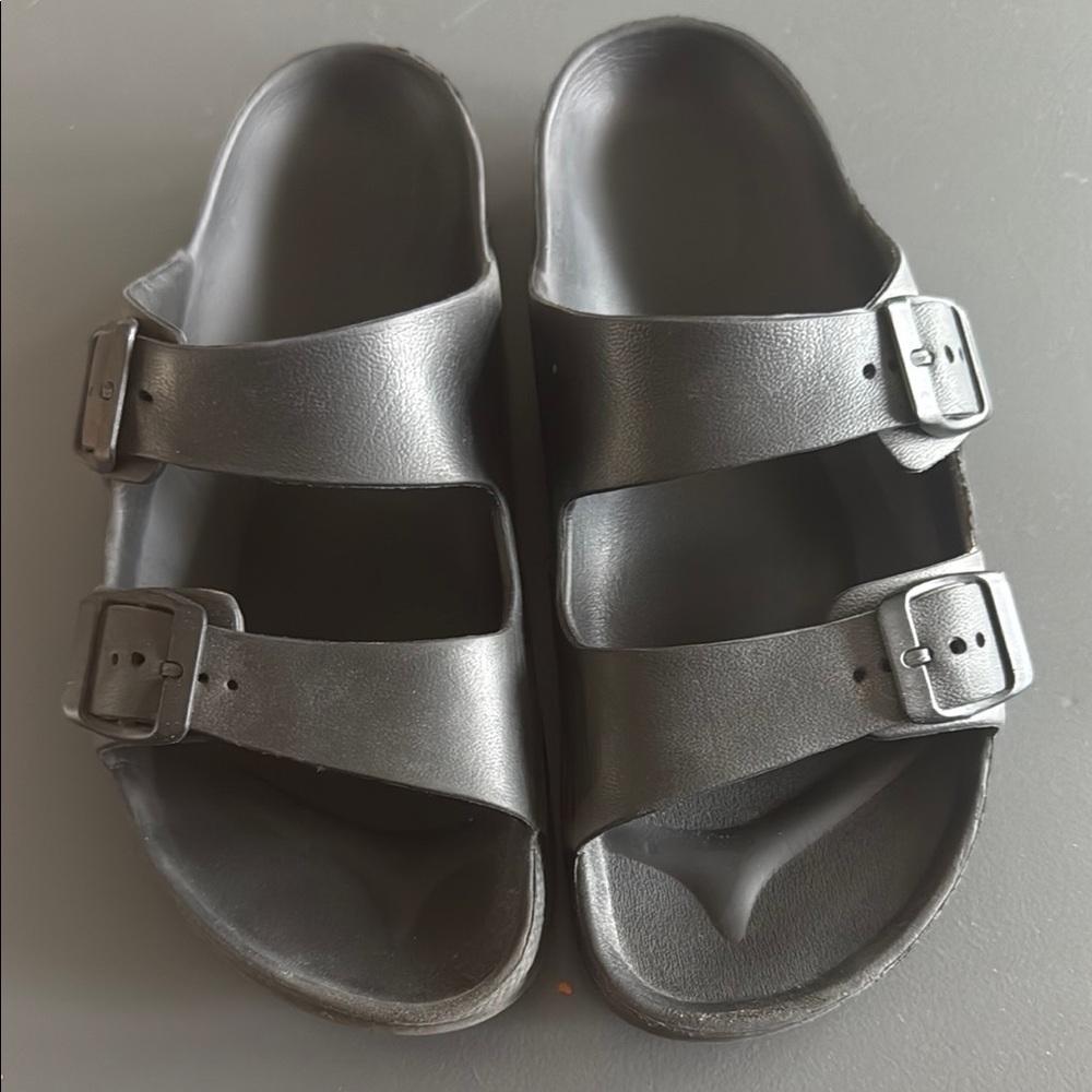 Black Minimalist Sandals with Contoured Footbed